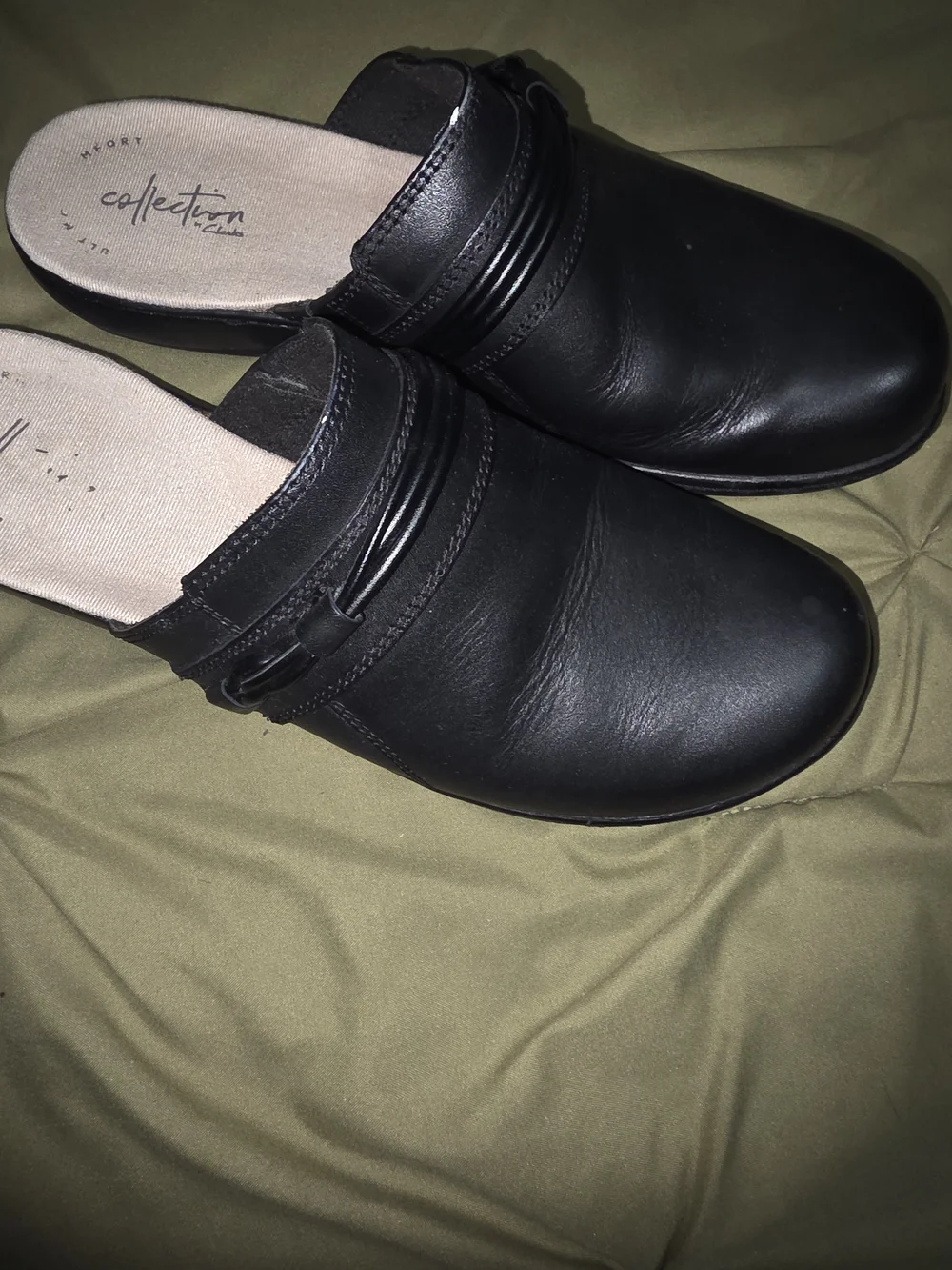 Womens Black Clarks Slip-On Clogs